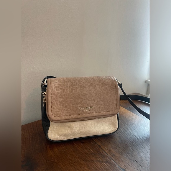 kate spade Handbags - Kate Spade Crossbody Purse Neutral Colorblock Black Cream and Tan